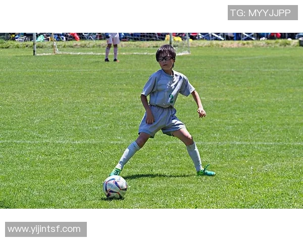 足球明星精彩进攻集锦全景展示让你领略足球魅力与技巧的完美结合