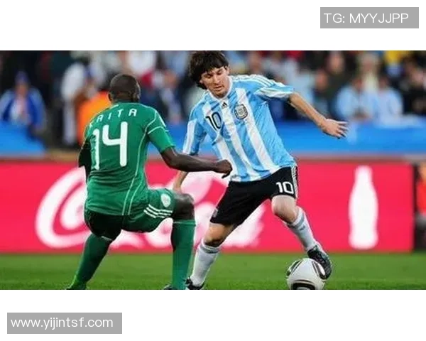 足球明星精彩瞬间集锦图赏展现他们的个人魅力与技艺风采