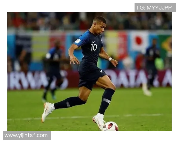 足球明星人物雕刻全景展示与艺术价值深度解析