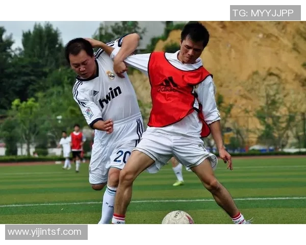 成都足球队比赛经验深度对比与分析探讨 成都足球队比赛经验深度对比与分析探讨